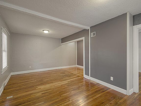 4th image of 709 W 77th St
