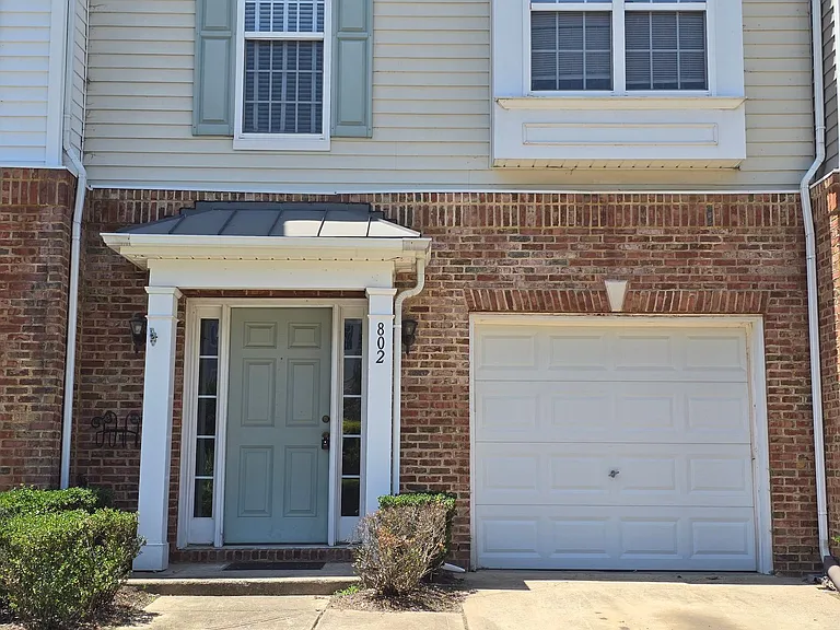 802 Sutter Gate Ln — Photo 2