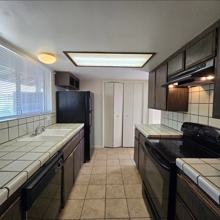 3 bed, $2,100 — Photo 3