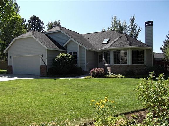 2nd image of 21075 SE Dooley Mountain Ct