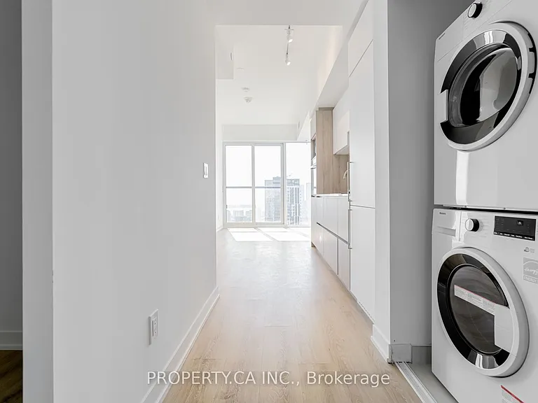 319 Jarvis St #LPH16 — Photo 8