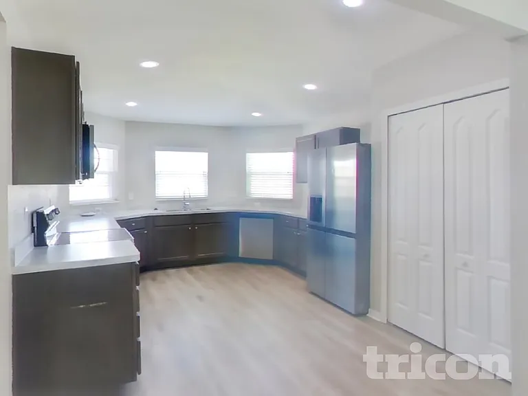 6046 Eagle Pointe Dr — Photo 4