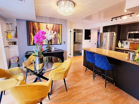 4th image of 140 Simcoe St #1209