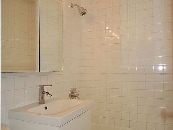 3rd image of 135 E 35th St APT 3R