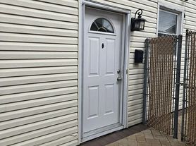 423 Cortelyou Ave, Staten Island, NY