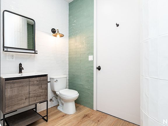 5th image of 255 18th St #122