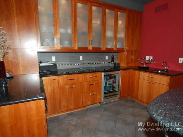 1420 N Astor St #1, Milwaukee, WI 53202