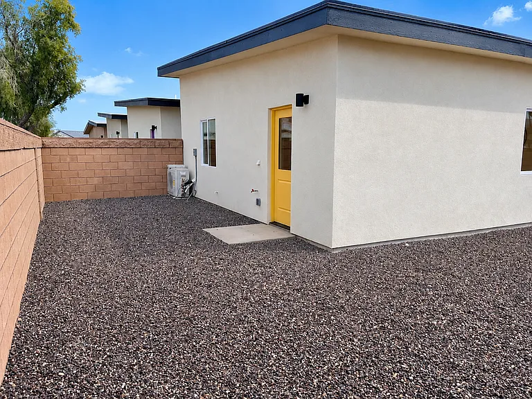 370 Riverfront Dr #2 — Photo 3