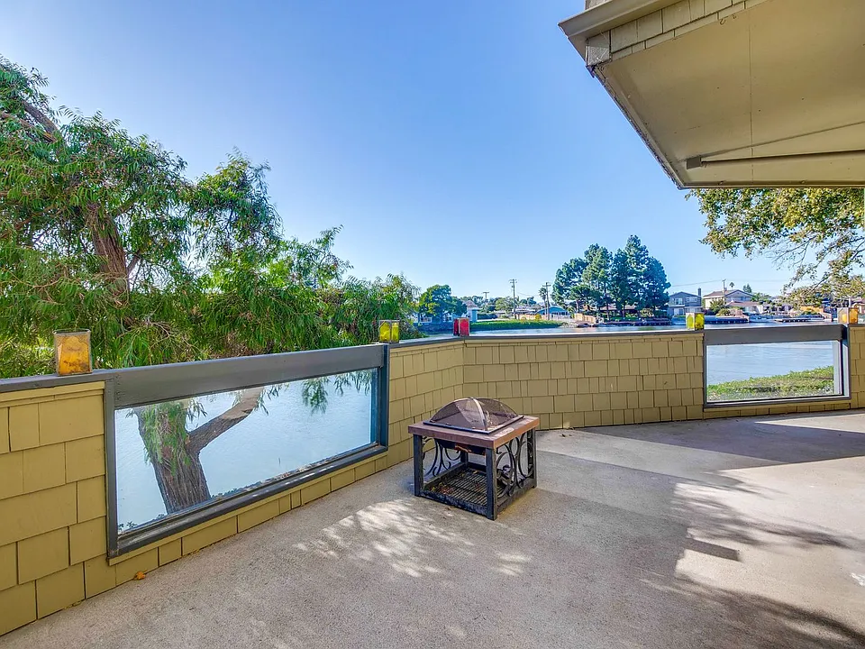 1108 Shoreline Dr