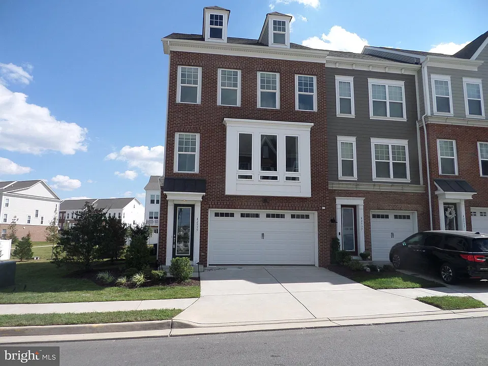 42939 Running Creek Sq