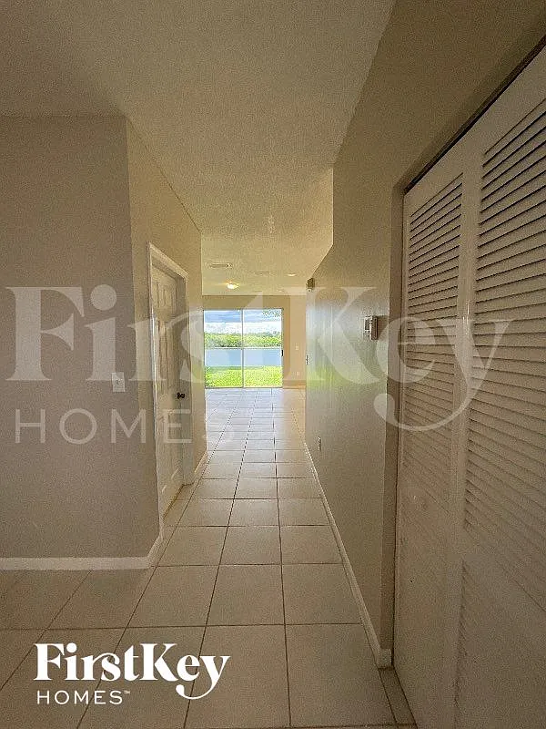 4 bed, 2.0 bath, 2231 sqft, $4,100 — Photo 4