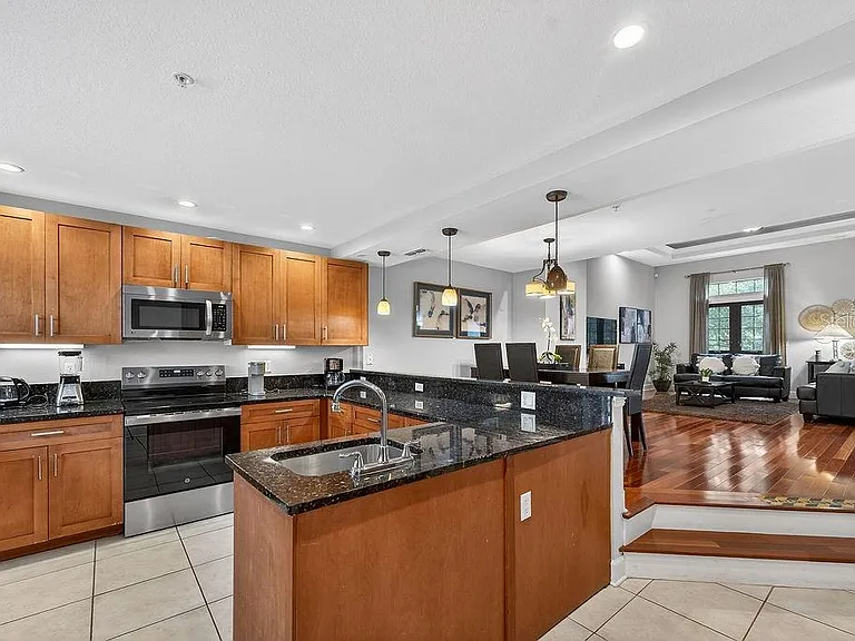 14525 Damai Ln #14525 — Photo 4