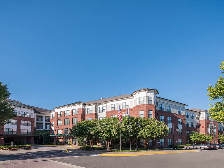 Easy Access to Potomac Mills, Old Town Alexandria, National Airport, National Harbor, and Downtown Washington D.C.