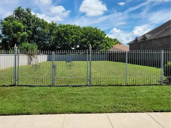 4971 Gallier Dr, New Orleans, LA 70126