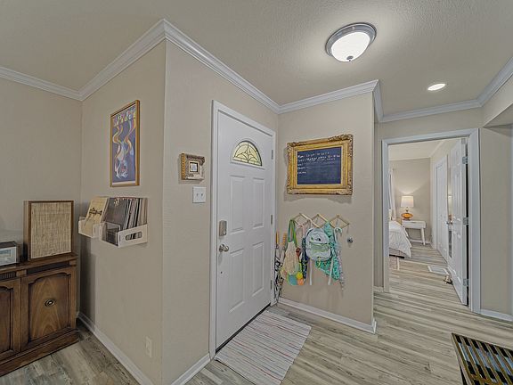 3rd image of 4321 Woodlake Dr