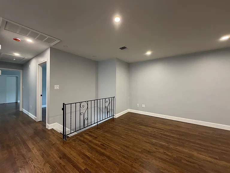 36 Woodcrest Rd #1 — Photo 6