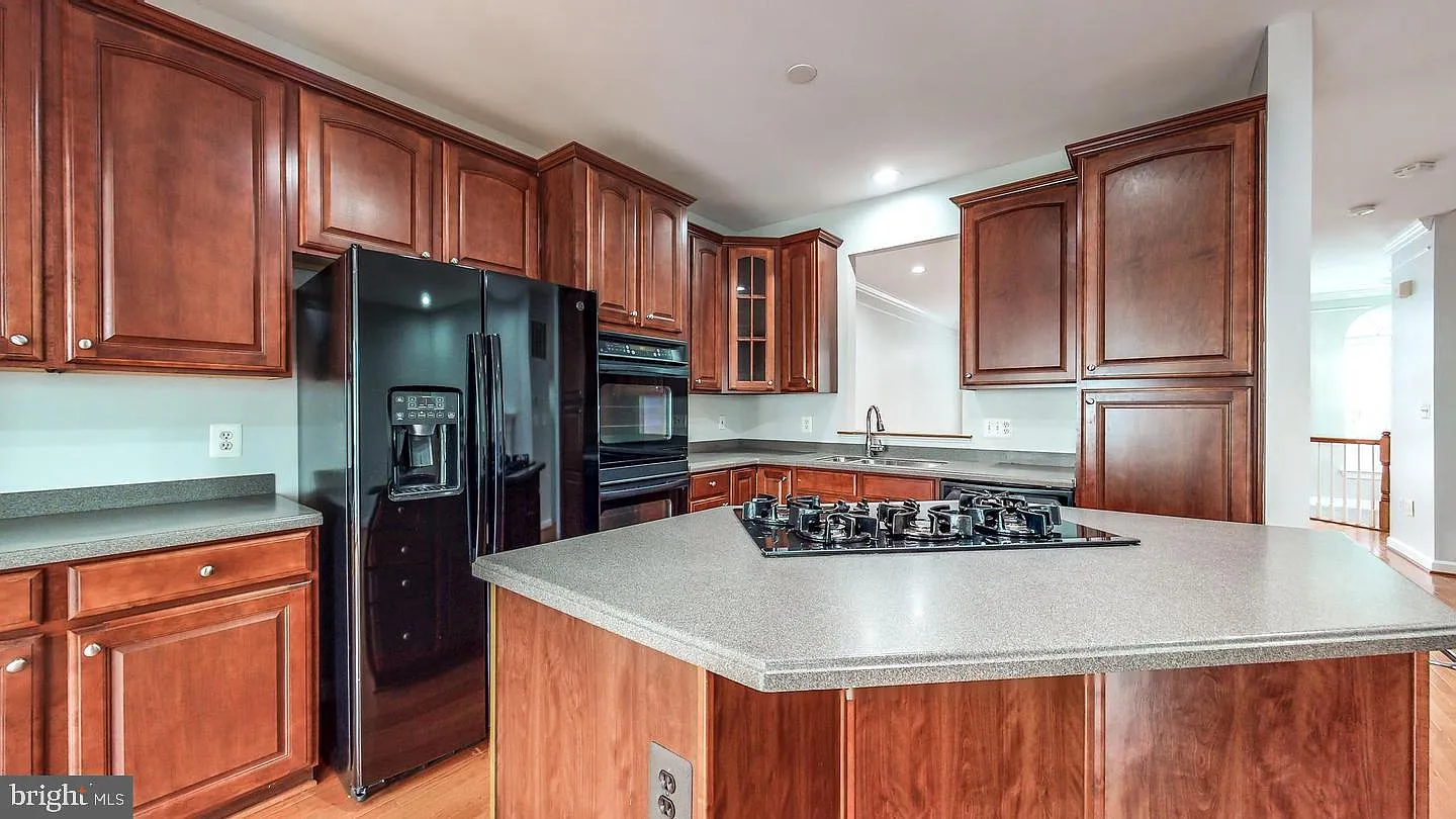 4 bed, 3.5 bath, 2556 sqft, $3,600 — Photo 3