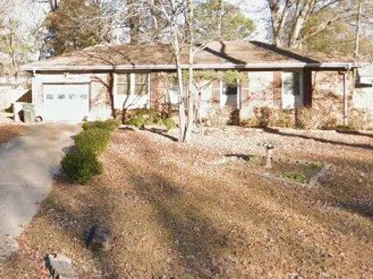 717 Sharon Dr — Photo 1