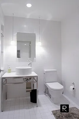 Sold by R New York | media 9