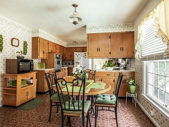 2nd image of 5116 Laurel Hall Dr