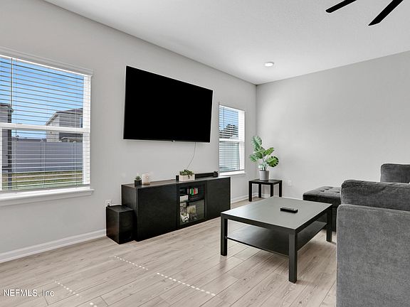 5th image of 12040 KEARNEY Street