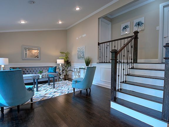 3rd image of 259 N Lombard Ave