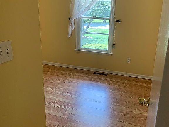 5th image of 903 Horseshoe Ln