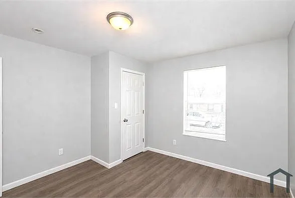 2133 White Ave — Photo 10