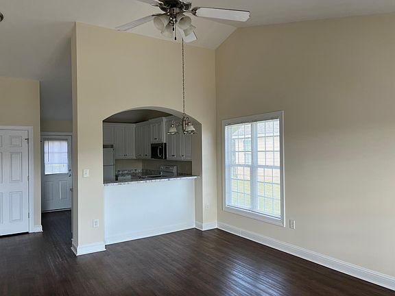 3rd image of 1104 Crescent Meadows Dr #B