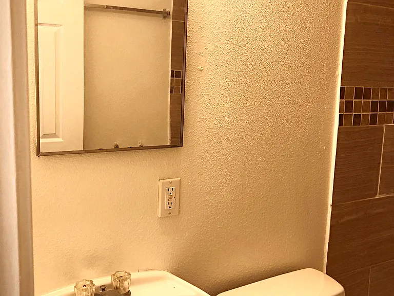 16 Court Dr #1 — Photo 7