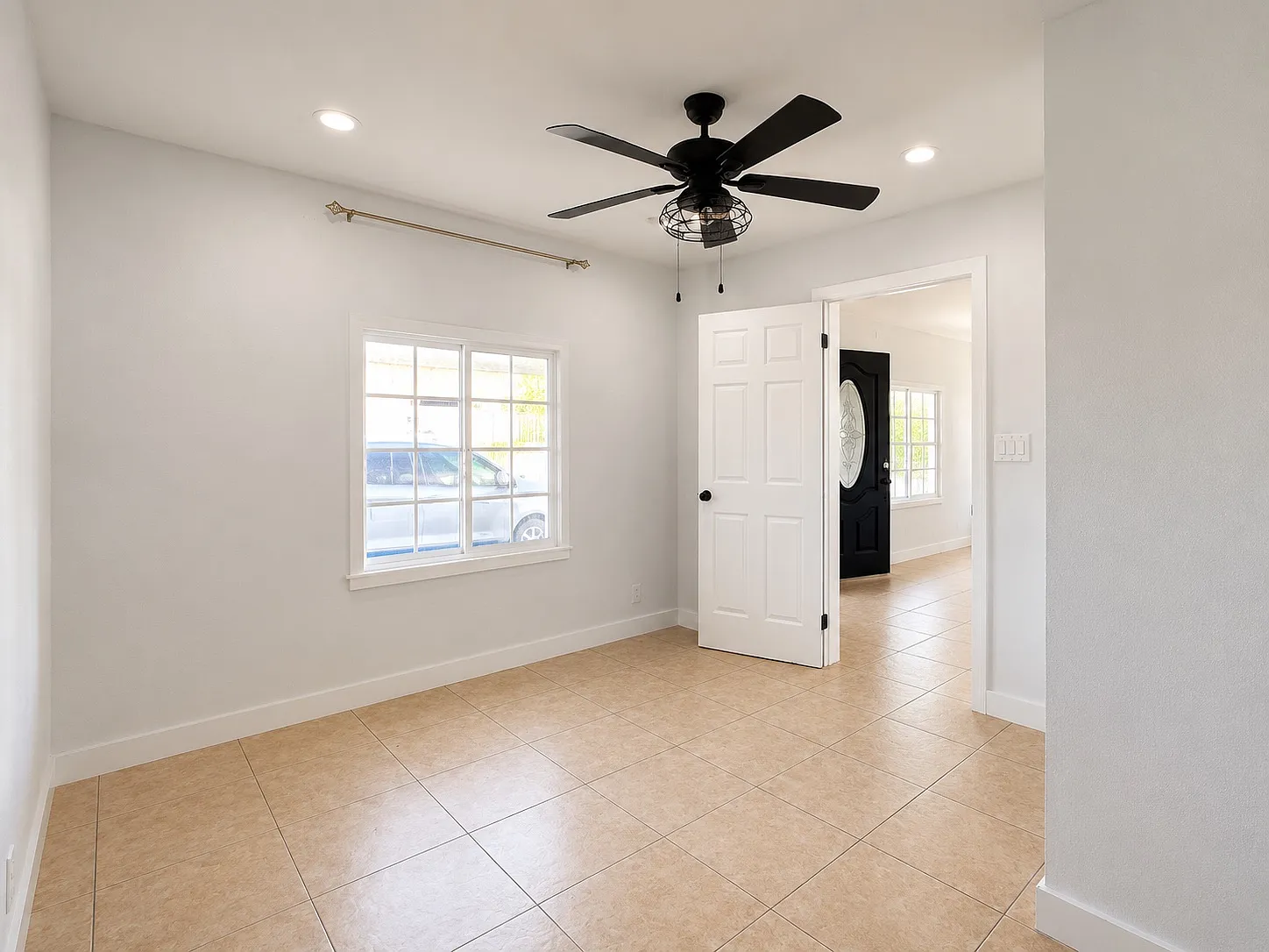 3 bed, 1100 sqft, $3,600 — Photo 3