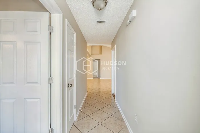 2044 Hunters Trace Cir — Photo 4