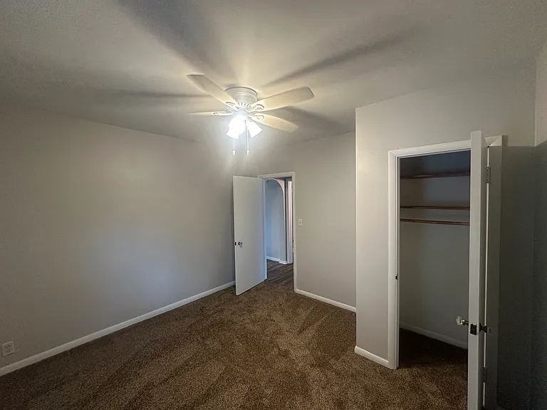 Great Oconomowoc 2 bedroom Upper Unit Next to Downtown Oconomowoc — Photo 13