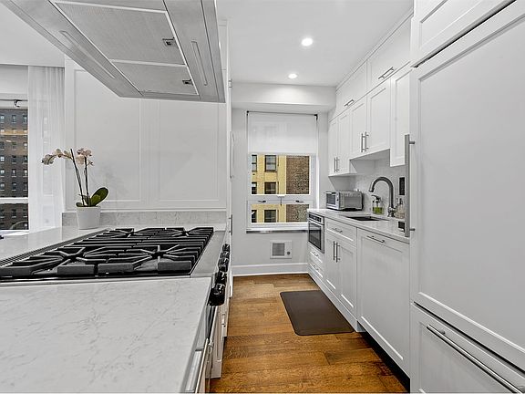3rd image of 415 E 54th St APT 6-C