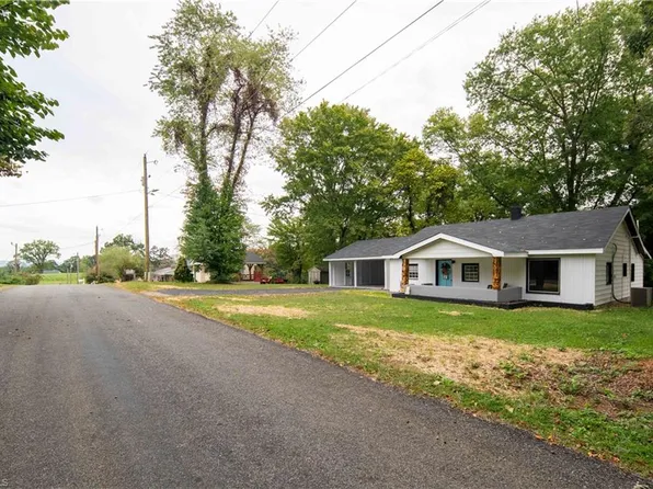 290 Fowler Cir, Dobson, NC 27017