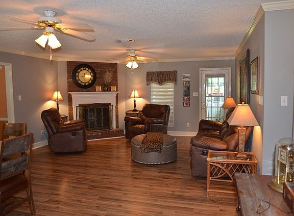2nd image of 213 Lynwood Ln
