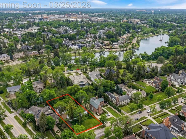 852 Puritan Ave, Birmingham, MI 48009