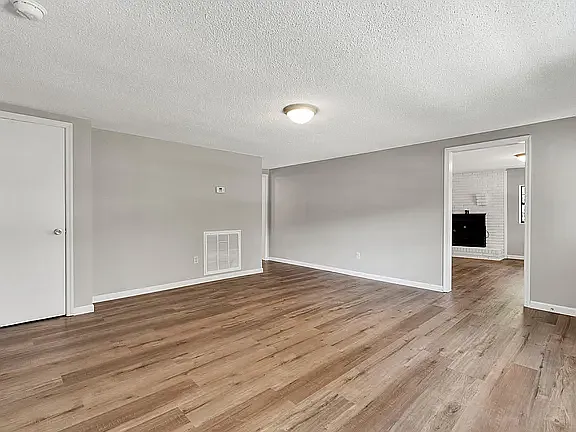 8633 Hilltop Dr — Photo 2