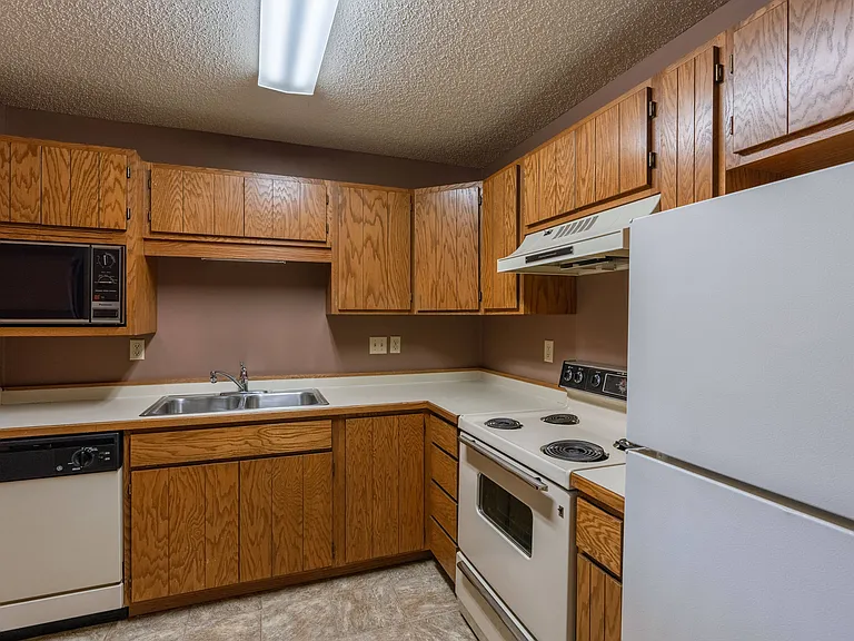 Fargo, ND Galleria Apartments | Kitchen