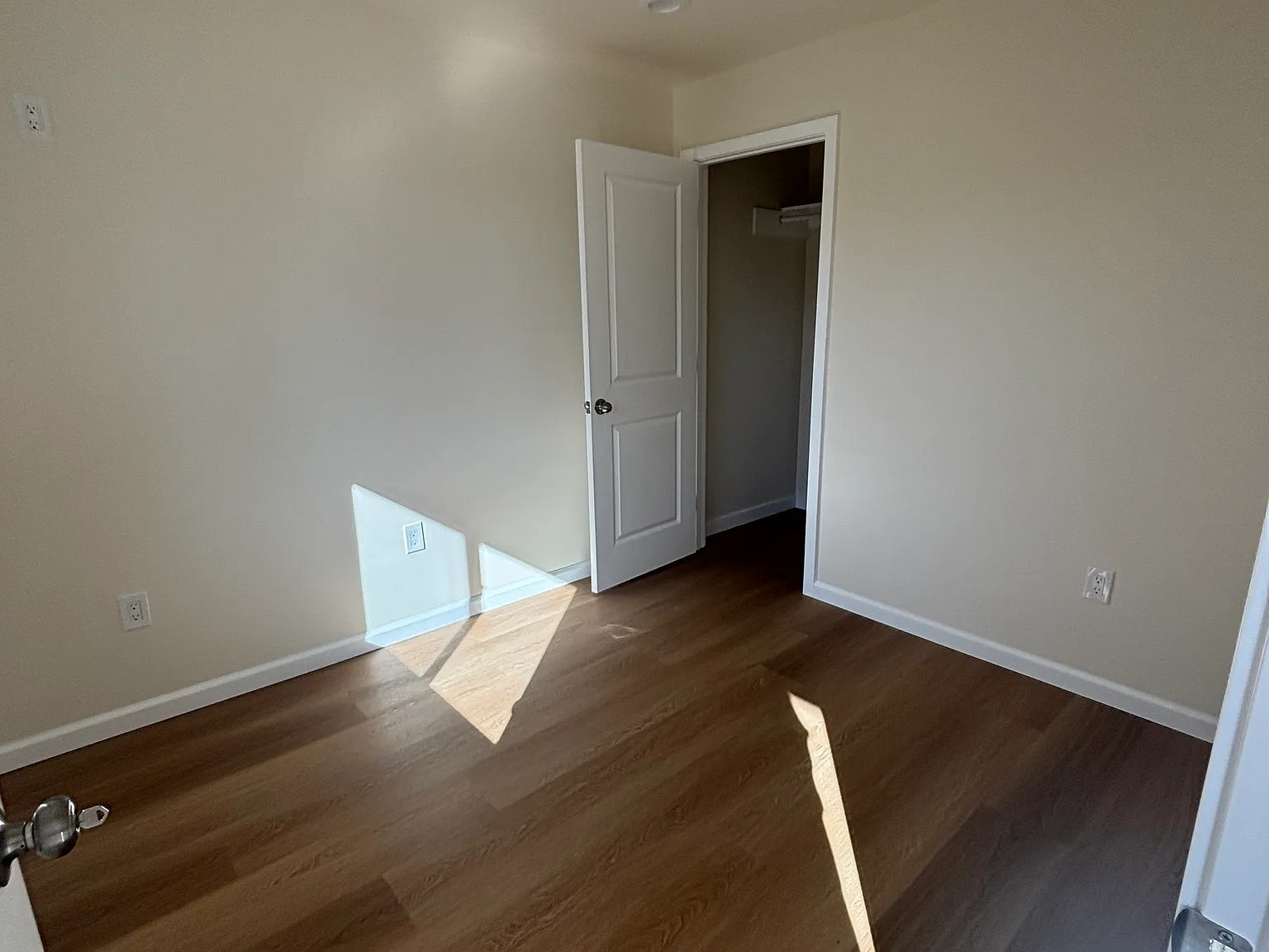 2 bed, 400 sqft, $2,400 — Photo 2