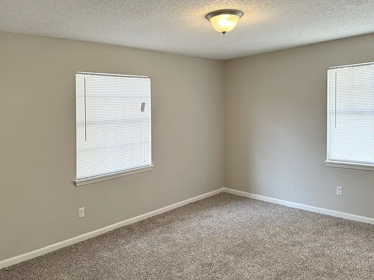 Spring Lake Cove Apartments — Photo 22