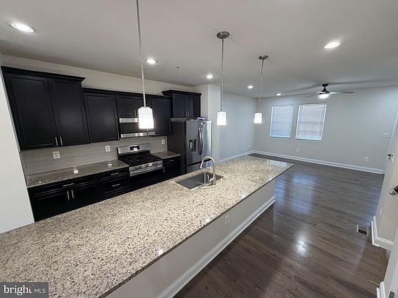 5th image of 819 Herman Way