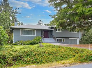 4725 Treetop Hts, Saanich, BC V8Y 1E3