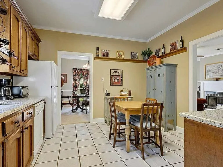 1341 Patrick Dr — Photo 3
