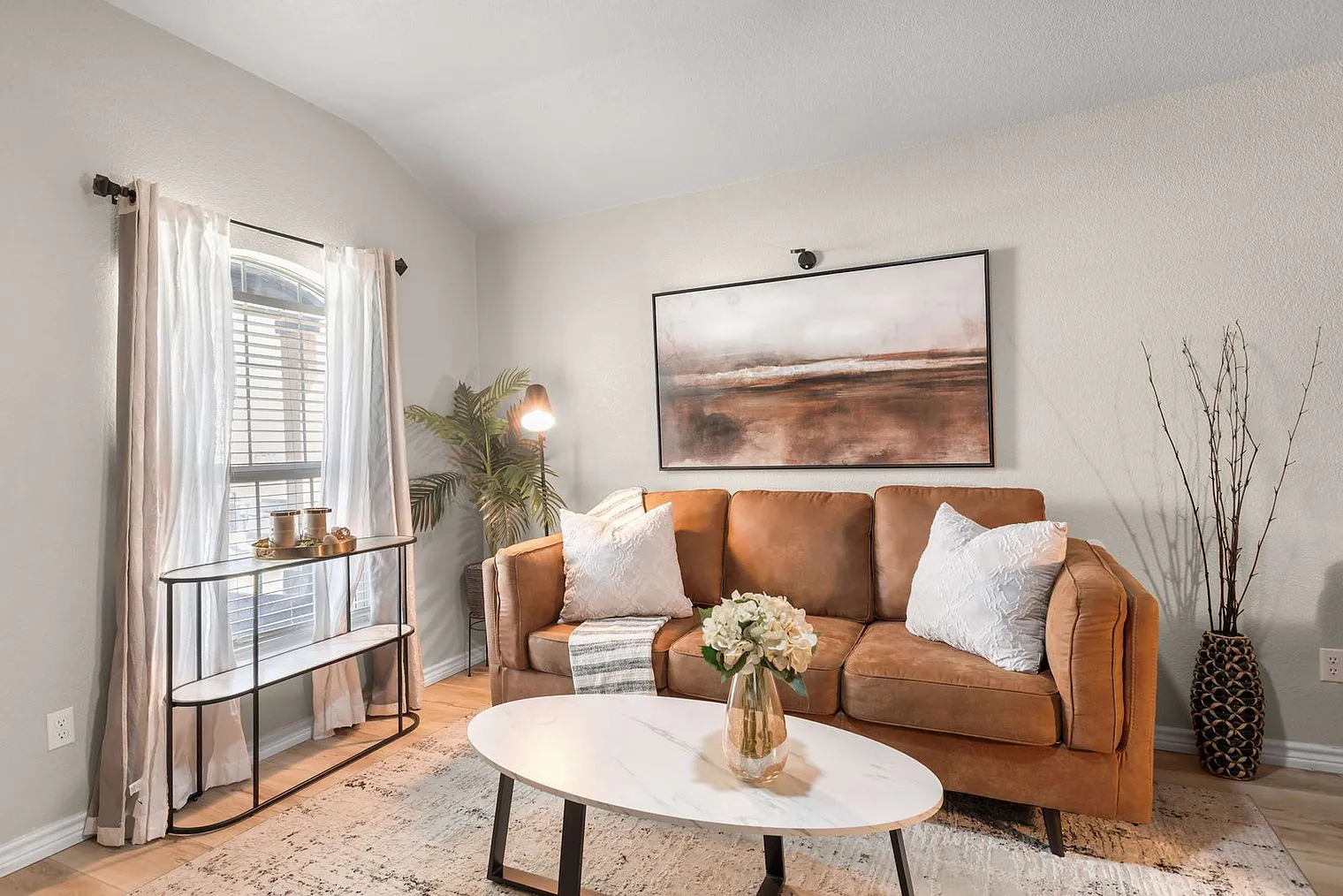 3 bed, 2.0 bath, 1227 sqft, $3,160 — Photo 2
