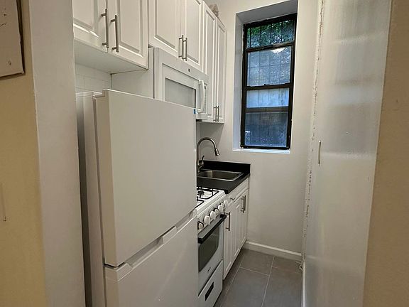 4th image of 432 E 89th St APT C