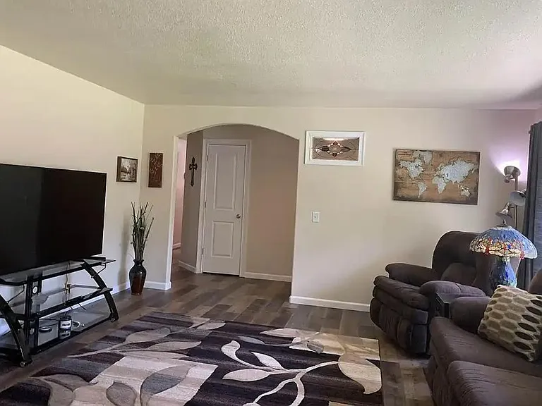 1806 Ramona Dr — Photo 5