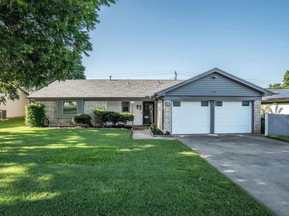 808 Ridge Dr, Bedford, TX 76021