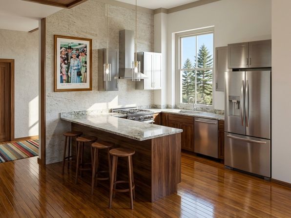 262 Blackstone Blvd #1