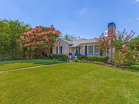 4th image of 3627 S Versailles Ave